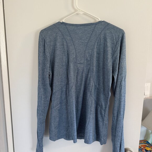 Reebok Women's Longlseeve Work Out Top - EUC - Picture 2 of 6